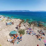 1 Bedroom Beautiful In *