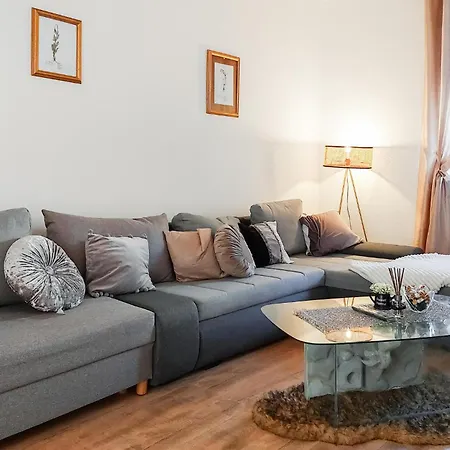 1 Bedroom Lovely In