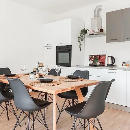 Vakantiehuis 1 Bedroom Lovely In