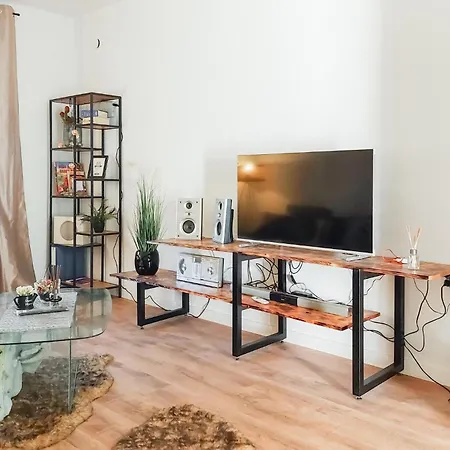 1 Bedroom Beautiful In *